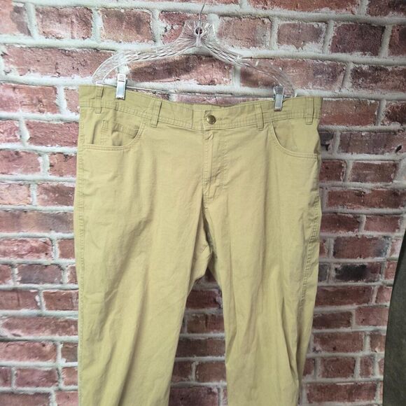 Columbia Khaki Pants 40x30 | Classic Mens Regular Fit Outdoor Hiking Casual - Picture 3 of 5